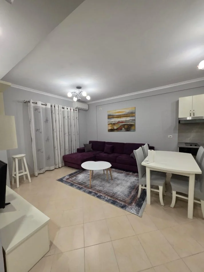 Tirane, jepet me qera apartament 2+1+Ballkon Kati 6, 93 m² 500 € 
