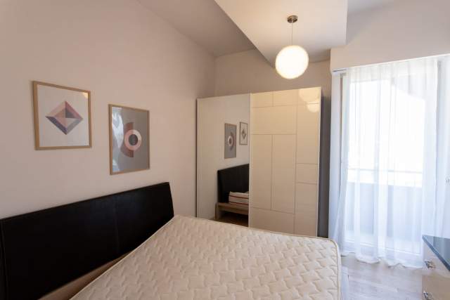Tirane, jepet me qera apartament 2+1 Kati 7, 180 m² 2.000 Euro (Liqeni artificial)