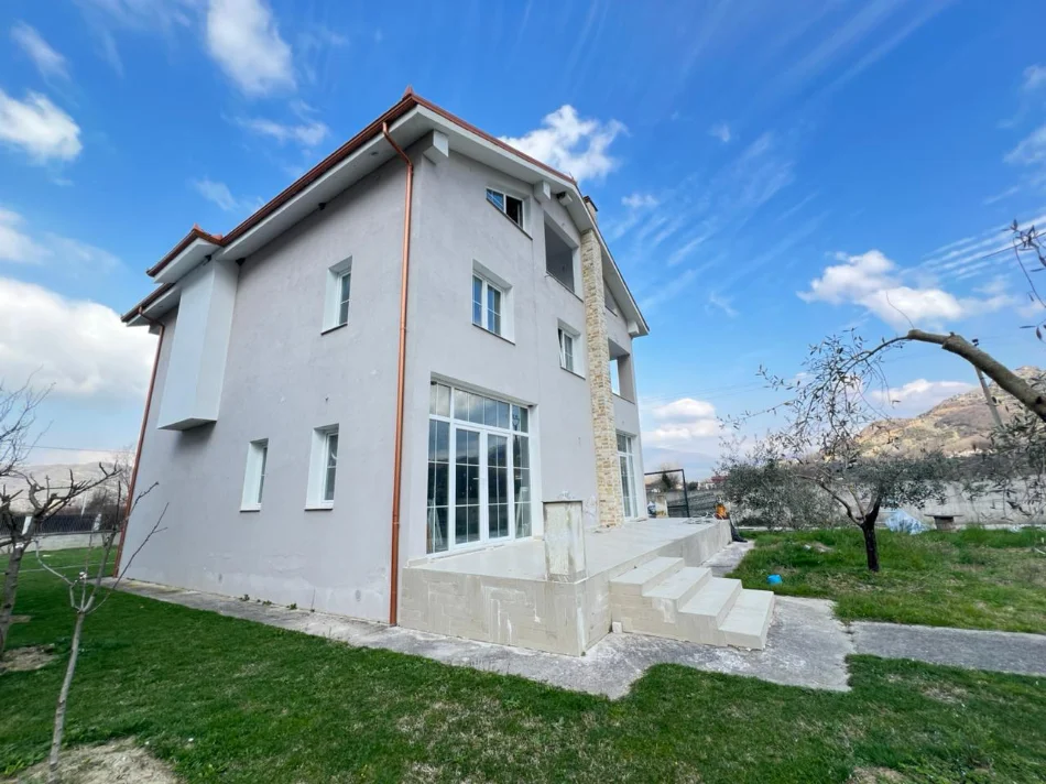 Tirane, shitet Vile 3 Katshe , 400 m² 325.000 € (Petrele , Tirane)