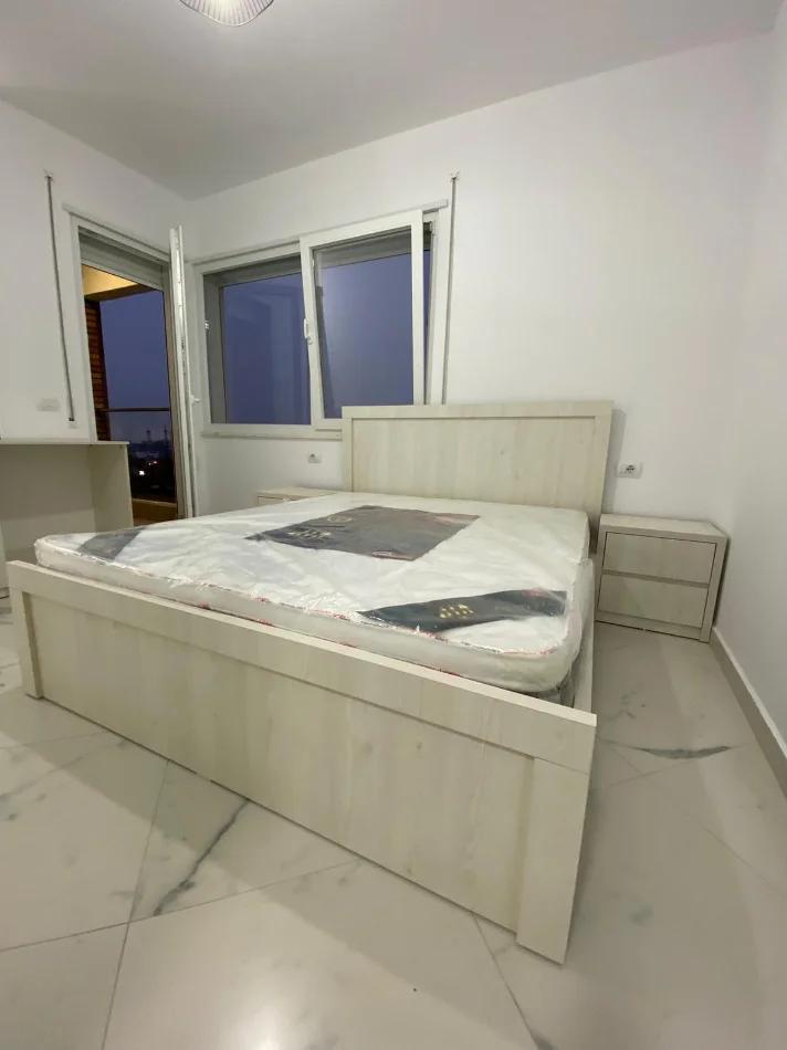 Tirane, jepet me qera apartament 1+1+Ballkon Kati 5, 60 m² 520 € (Don Bosko)