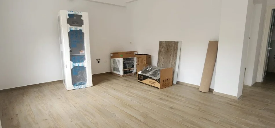 Tirane, jepet me qera apartament 1+1 Kati 1, 50 m² 300 € (Sauk prane Akademis se Policise)