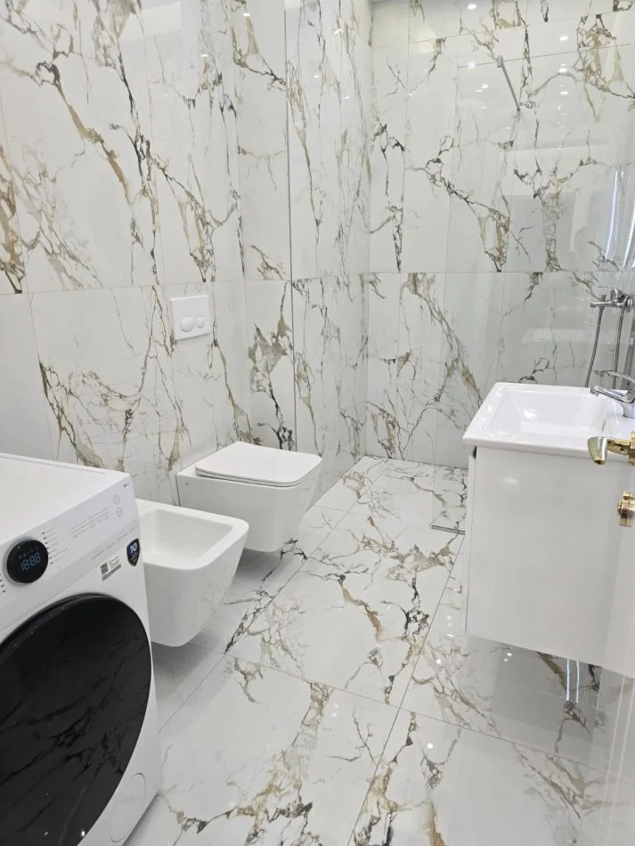 Tirane, jepet me qera apartament 1+1+Ballkon Kati 5, 500 € (Bulevardit të Ri, te Treni)