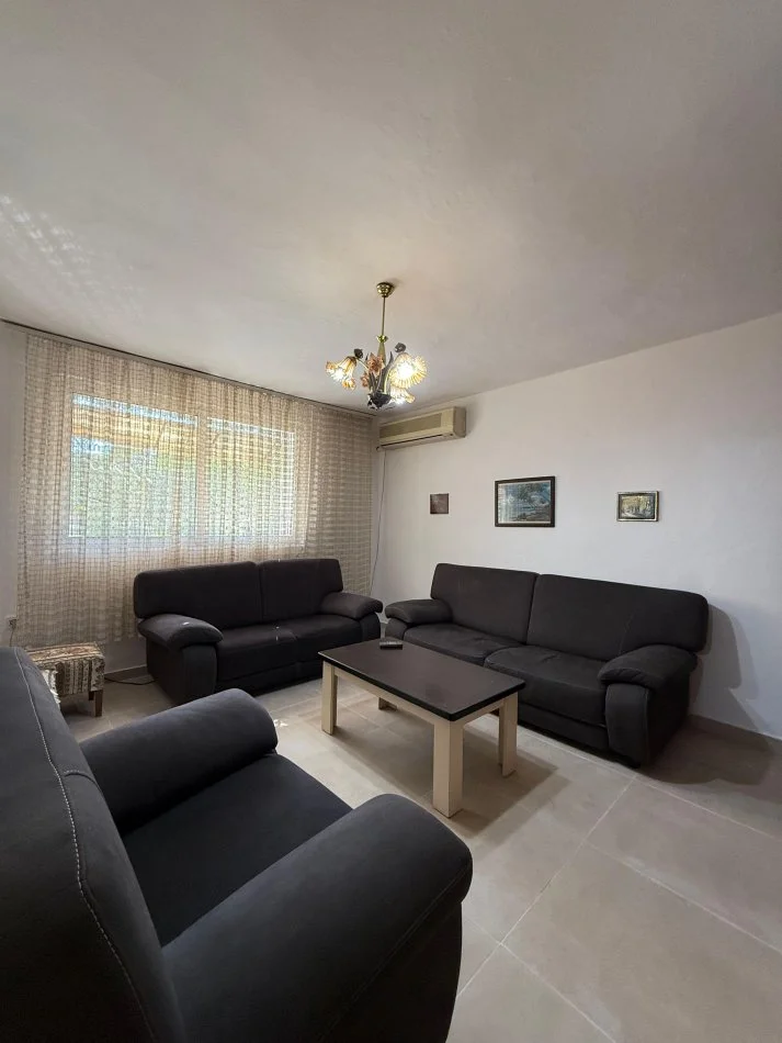 Tirane, jepet me qera apartament 3+1+Aneks+Ballkon Kati 4, 85 m² 600 € 