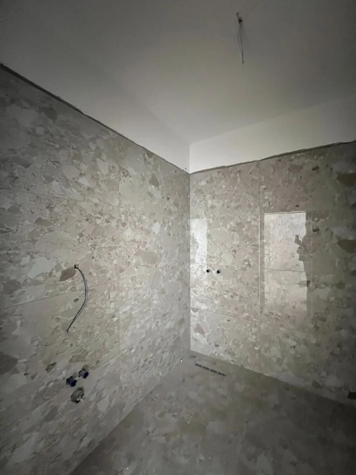 Tirane, shitet apartament 2+1+Ballkon Kati 8, 108 m² 160.000 € (Rruga 5 Maj)