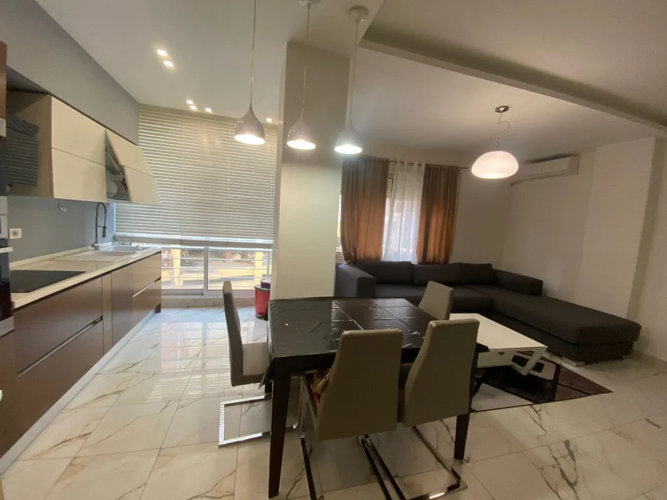 Tirane, jepet me qera apartament 2+1 Kati 2, 104 m² 750 € (Liqeni i Thate)