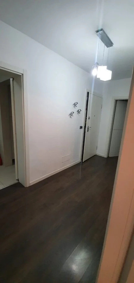 Tirane, jepet me qera apartament 2+1+Ballkon Kati 5, 100 m² 500 € (pran Petro Ninit)