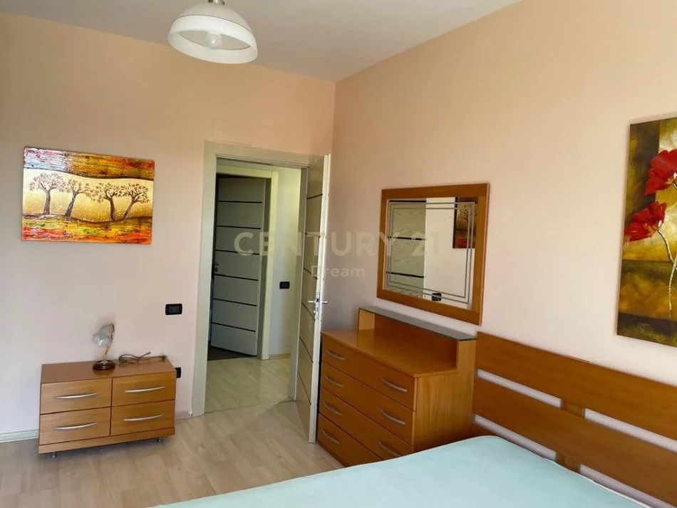 Tirane, jepet me qera apartament 2+1 Kati 8, 88 m² 550 € (OXHAKU)