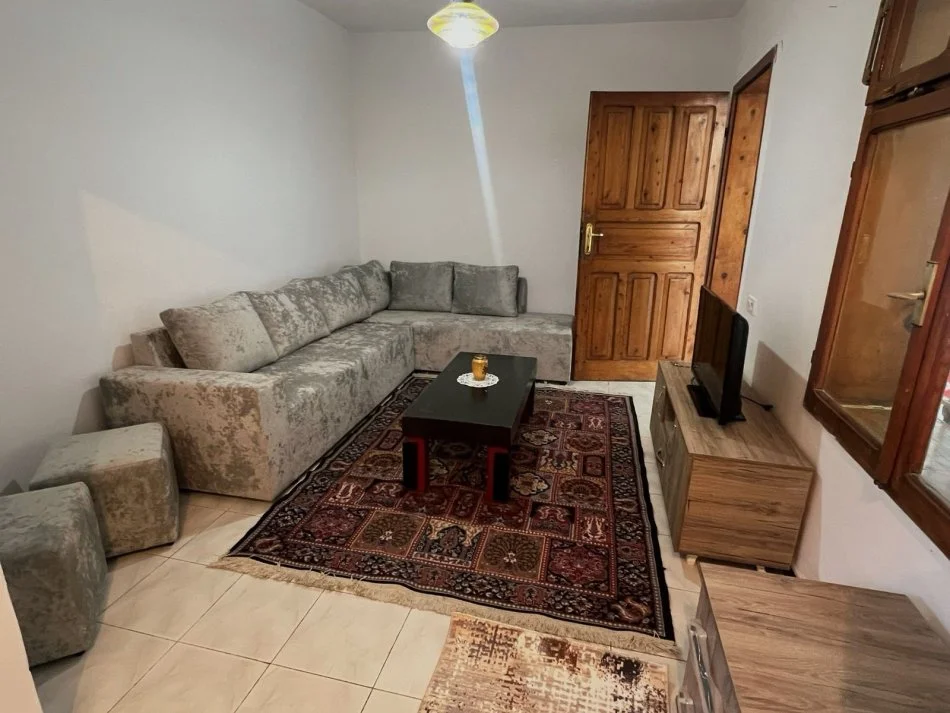 Tirane, jepet me qera apartament 1+1 Kati 3, 60 m² 400 €