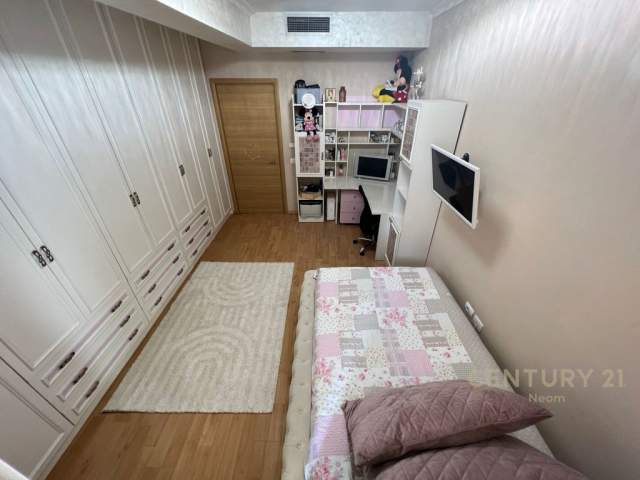 Tirane, jepet me qera apartament 3+1+A+BLK Kati 4, 150 m² 1.500 Euro (Pazari i Ri, Qendër.)