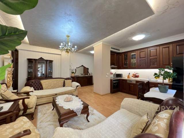 Tirane, jepet me qera apartament 3+1+A+BLK Kati 4, 150 m² 1.500 Euro (Pazari i Ri, Qendër.)