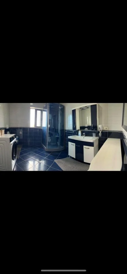 Tirane, jepet me qera Vile 4 Katshe kati i fundit penthouse, 750 m² 5.000 € (Rruga 5 Maji)