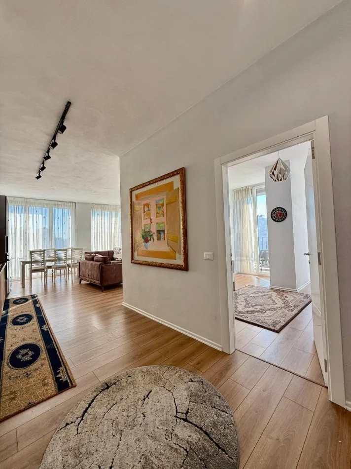 Tirane, shitet apartament 2+1 , 130 m² 289.000 € 