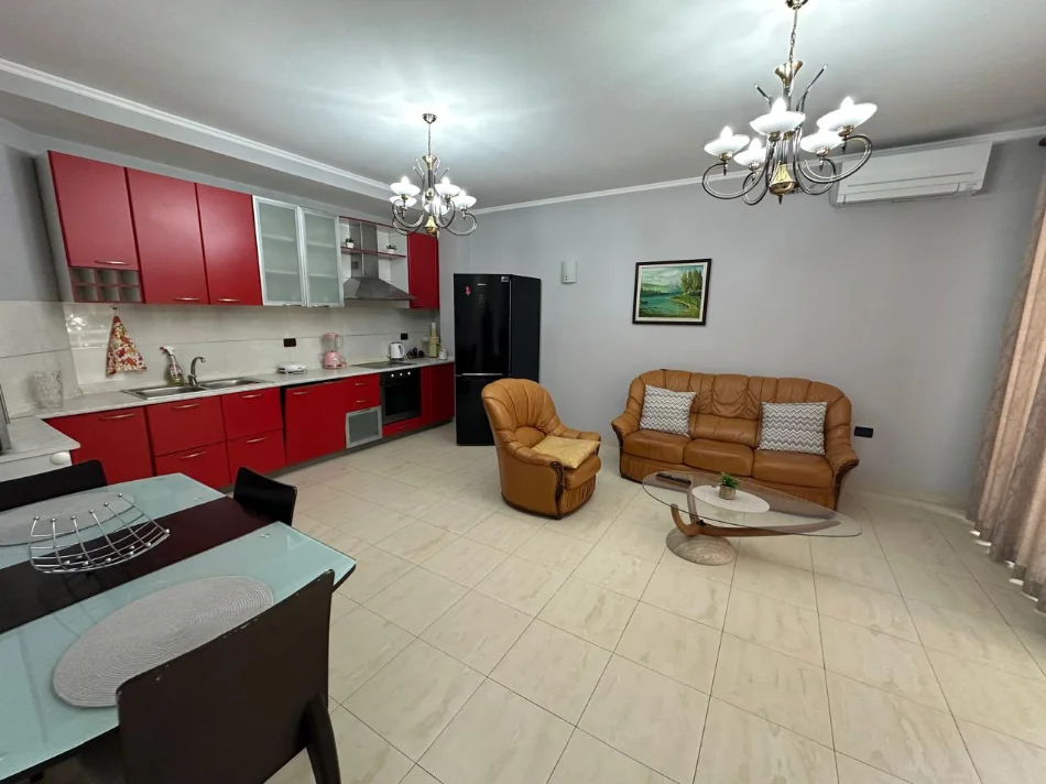 Tirane, jepet me qera apartament 2+1 Kati 2, 90 m² 600 € (Rruga Fortuzi ,Ministria e Drejtesis)