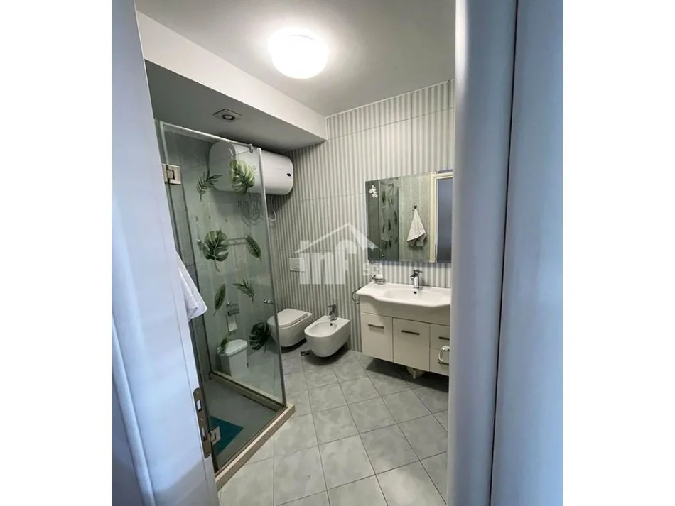 Tirane, jepet me qera apartament 2+1+Ballkon Kati 2, 135 m² 1.300 € ("LONG HILLS" RESIDENCE, 500 M NGA TEG)