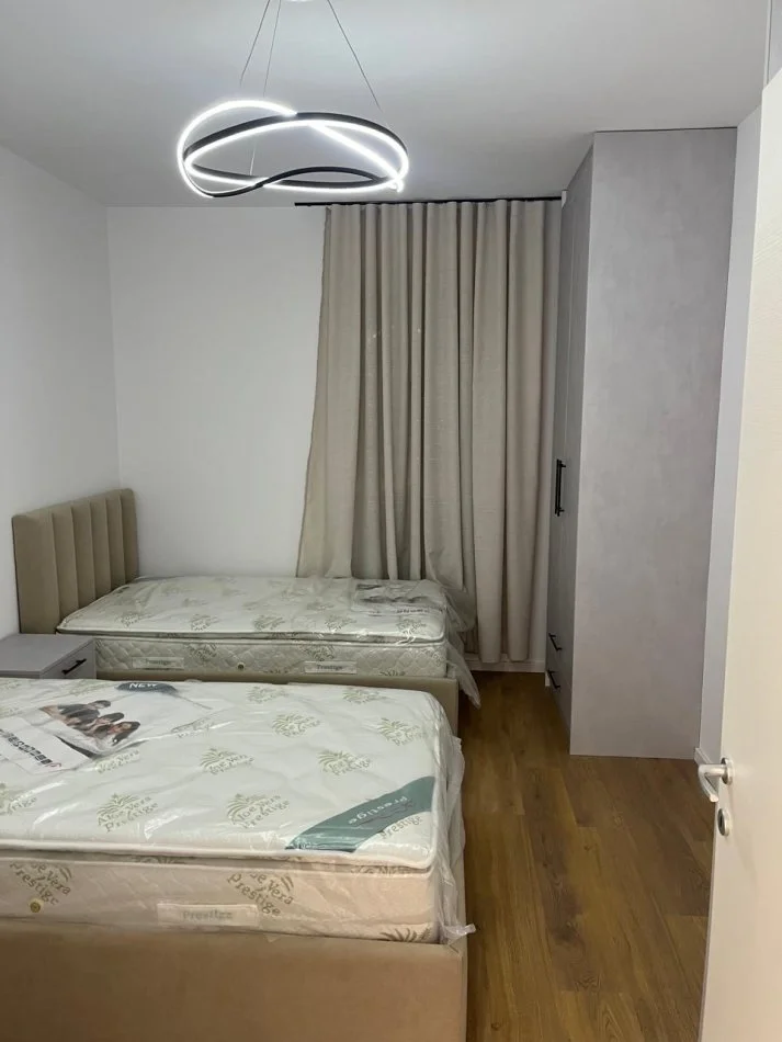Tirane, jepet me qera apartament 2+1 , 98 m² 700 € 