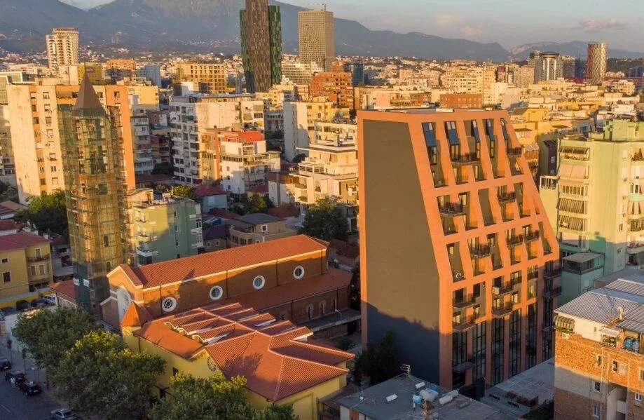 Tirane, jepet me qera Kati 0, 200 m² 3.500 € (Rruga e Kavajes)