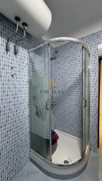 Tirane, jepet me qera apartament 2+1 Kati 5, 650 € (21 DHJETORI)