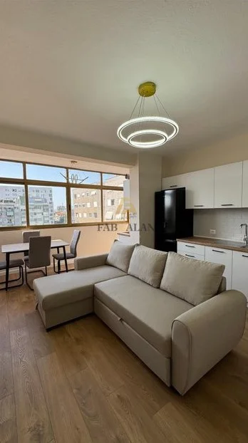 Tirane, jepet me qera apartament 2+1 Kati 5, 650 € (21 DHJETORI)