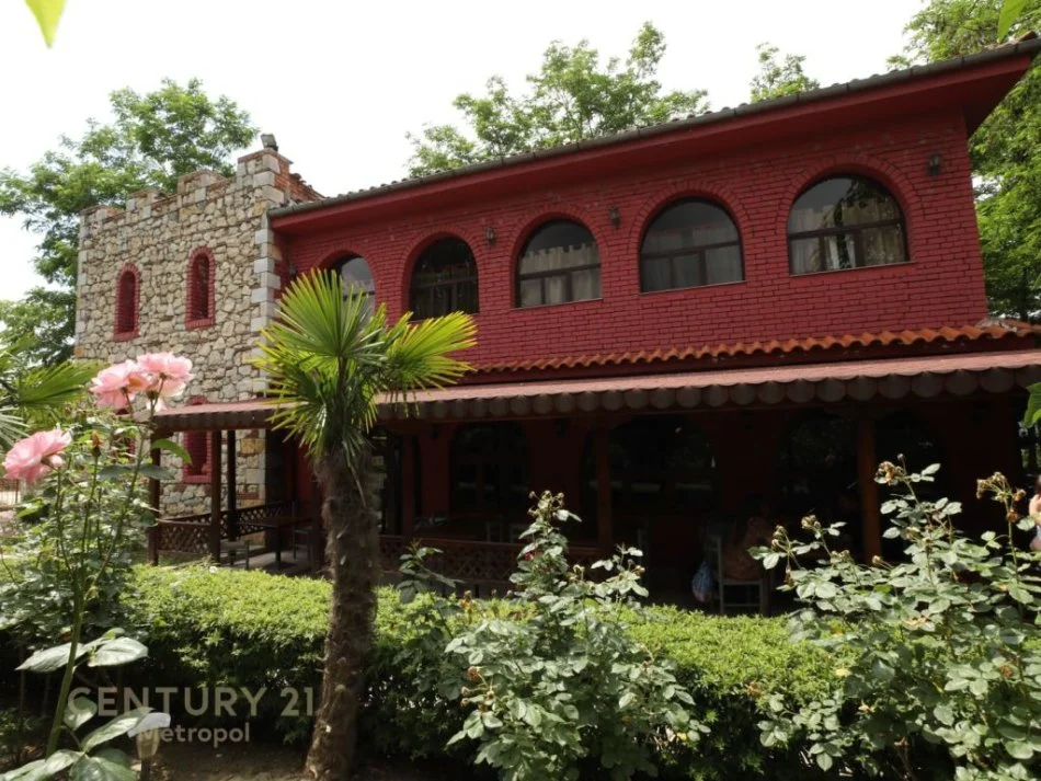 Tirane, shitet bar-resorant Kati 0, 384 m² 400.000 € (PEZE E VOGEL)