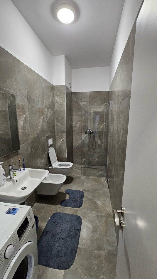 Tirane, jepet me qera apartament 1+1 Kati 5, 65 m² 750 € (21 Square)