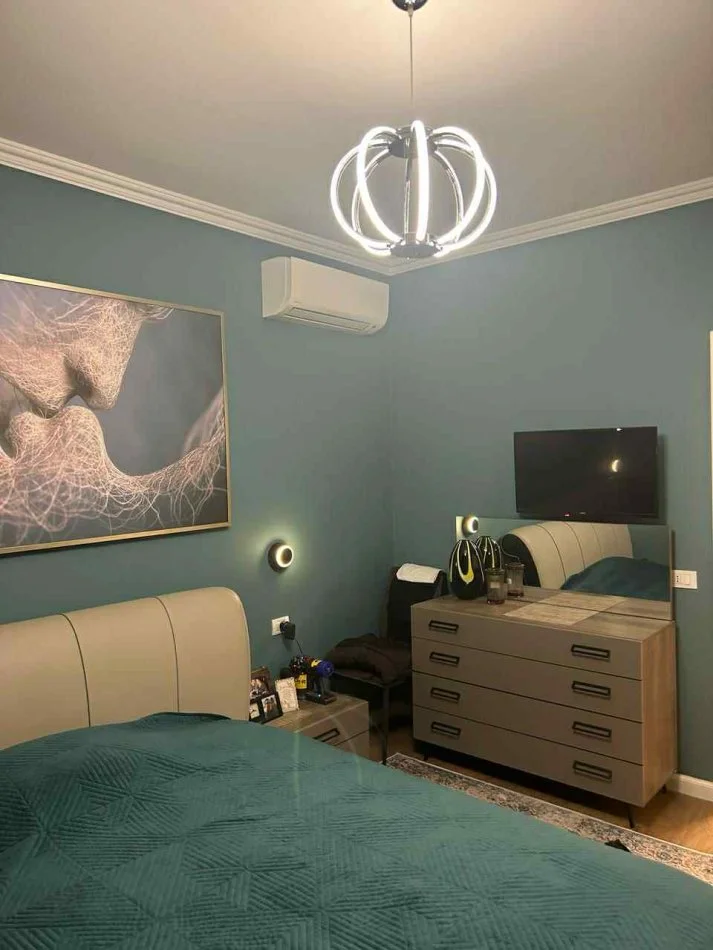 Tirane, jepet me qera apartament 2+1+Ballkon Kati 5, 90 m² 550 € (YZBERISHT AFER UNIKUT)