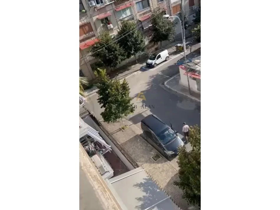 Tirane, jepet me qera apartament 2+1+verande 60 m2, Kati 3, 500 € (Porcelan, mbrapa UET)