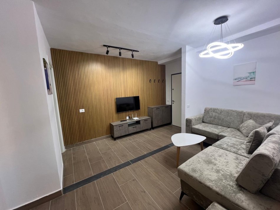 Tirane, jepet me qera apartament 1+1 Kati 3, 55 m² 500 € (Universiteti Barleti)