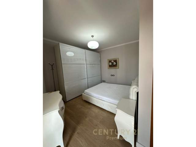 Tirane, jepet me qera apartament 2+1+A+BLK Kati 5, 97 m² 750 Euro (Qender)
