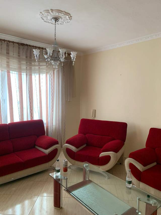 Tirane, jepet me qera Vile 2+1+BLK Kati 2, 600 Euro (prane cinco cavalli)