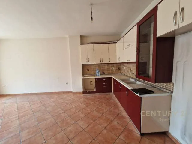 Tirane, jepet me qera apartament 2+1 Kati 2, 97 m² 600 Euro (Liqeni i Thate)