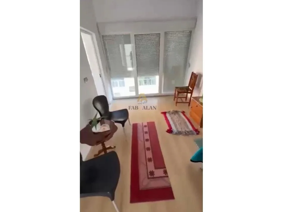 Tirane, jepet me qera apartament 2+1+verande 60 m2, Kati 3, 500 € (Porcelan, mbrapa UET)