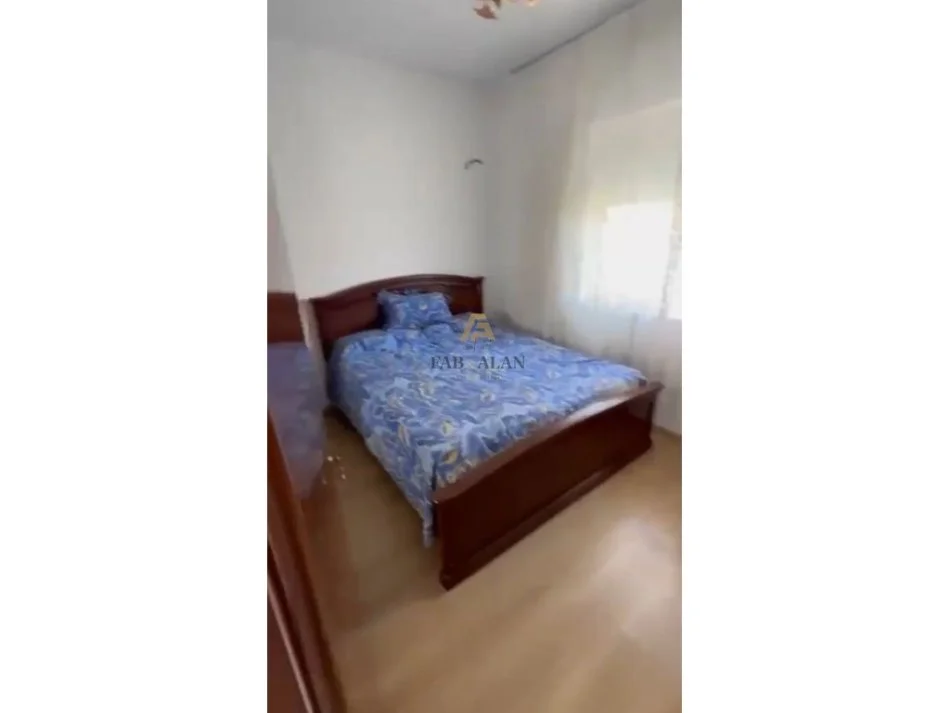 Tirane, jepet me qera apartament 2+1+verande 60 m2, Kati 3, 500 € (Porcelan, mbrapa UET)