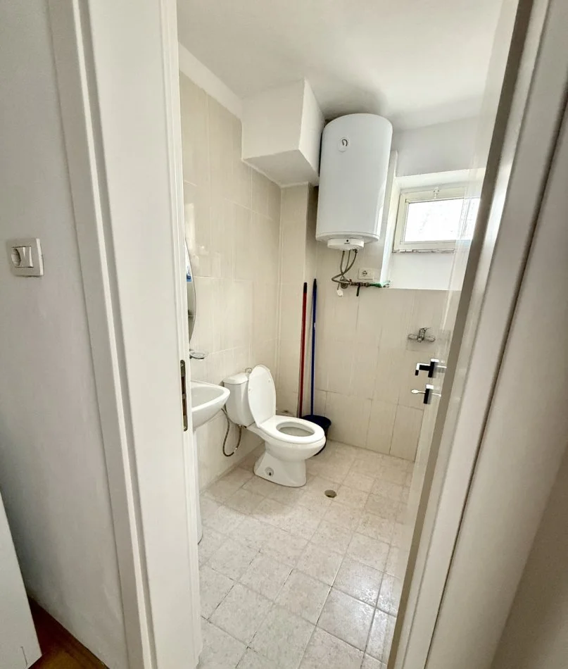 Tirane, jepet me qera apartament 1+1 Kati 2, 60 m² 500 € (rruga Bardhyl)