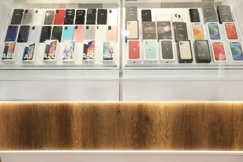 Tirane, shes Mobilje dhe pajisje per celulare 2.500 €