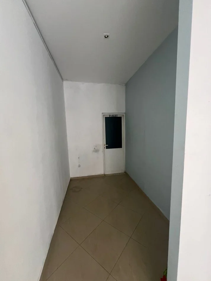 Tirane, jepet me qera ambjent biznesi Kati 0, 80 m² 600 € (Oxhaku)