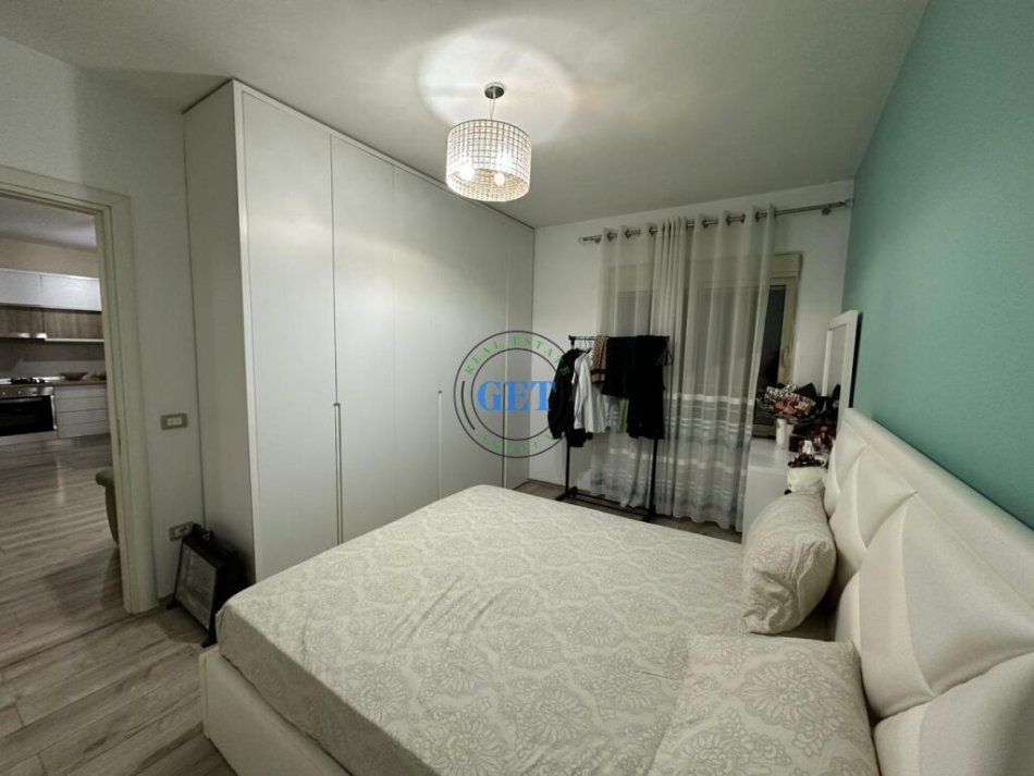 Durres, jepet me qera apartament 1+1+Ballkon Kati 4, 450 m² 450 € (Ish Rajoni Policis, Durrës)