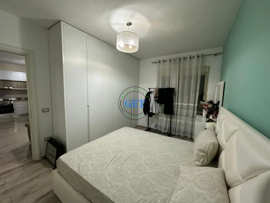 Durres, jepet me qera apartament 1+1+Ballkon Kati 4, 450 m² 450 € (Ish Rajoni Policis, Durrës)