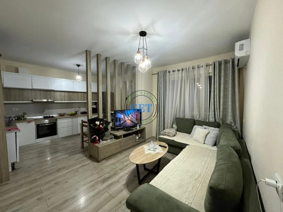 Durres, jepet me qera apartament 1+1+Ballkon Kati 4, 450 m² 450 € (Ish Rajoni Policis, Durrës)