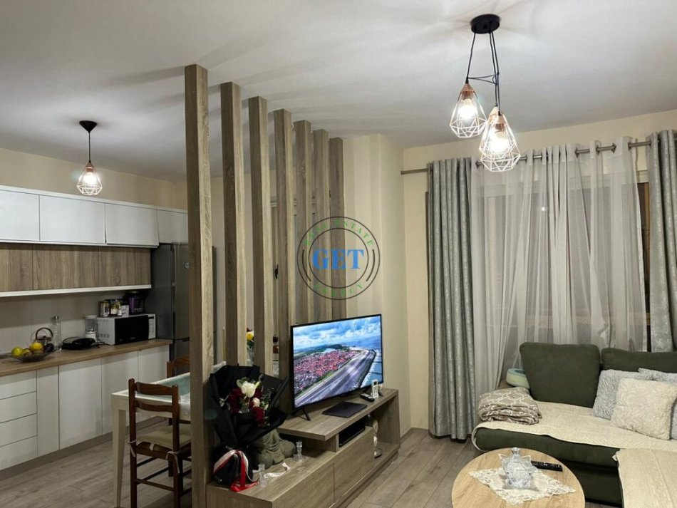 Durres, jepet me qera apartament 1+1+Ballkon Kati 4, 450 m² 450 € (Ish Rajoni Policis, Durrës)