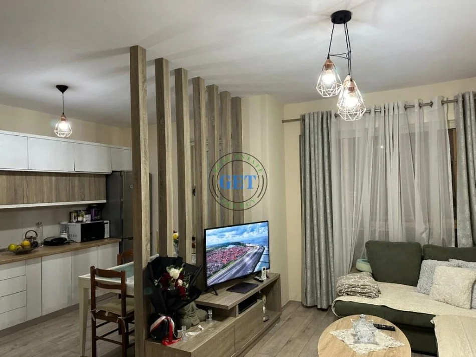 Durres, jepet me qera apartament 1+1+Ballkon Kati 4, 450 m² 450 € (Ish Rajoni Policis, Durrës)