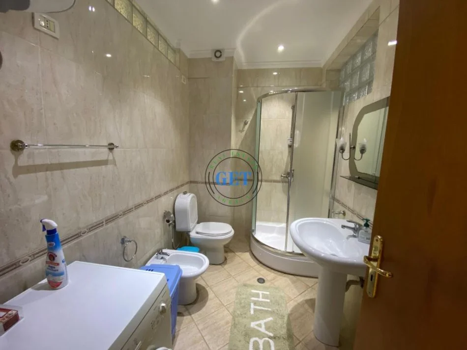 Durres, jepet me qera apartament 1+1 Kati 4, 82 m² 450 € (Ne Vollga, Durrës)