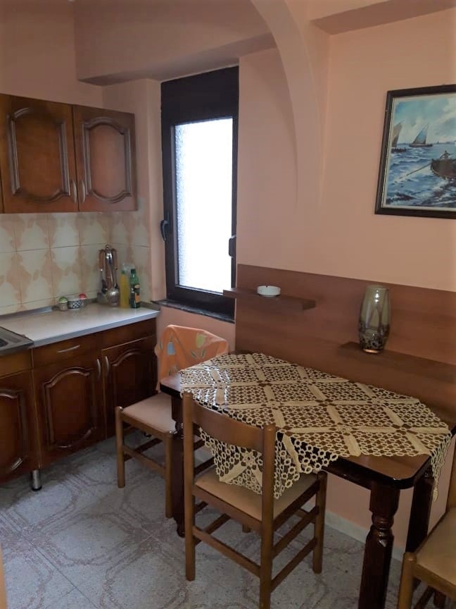 !DHENE! Durres, jepet me qera 1+1 Kati 2, 80 m² 300 € (Prane Tregut Fshatar)