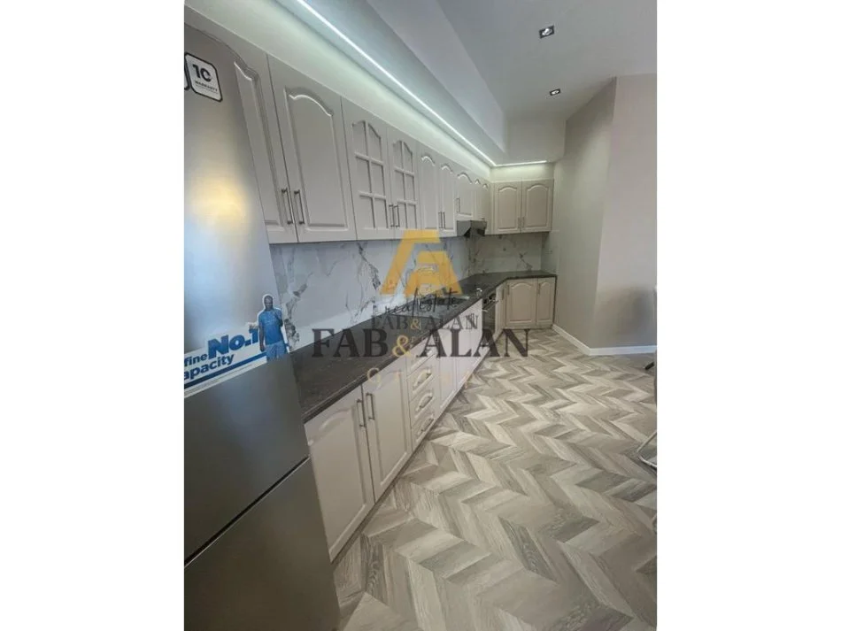 Tirane, jepet me qera apartament 2+1+2 Kati 5, 1.200 m² 1.200 € (9 kateshet)