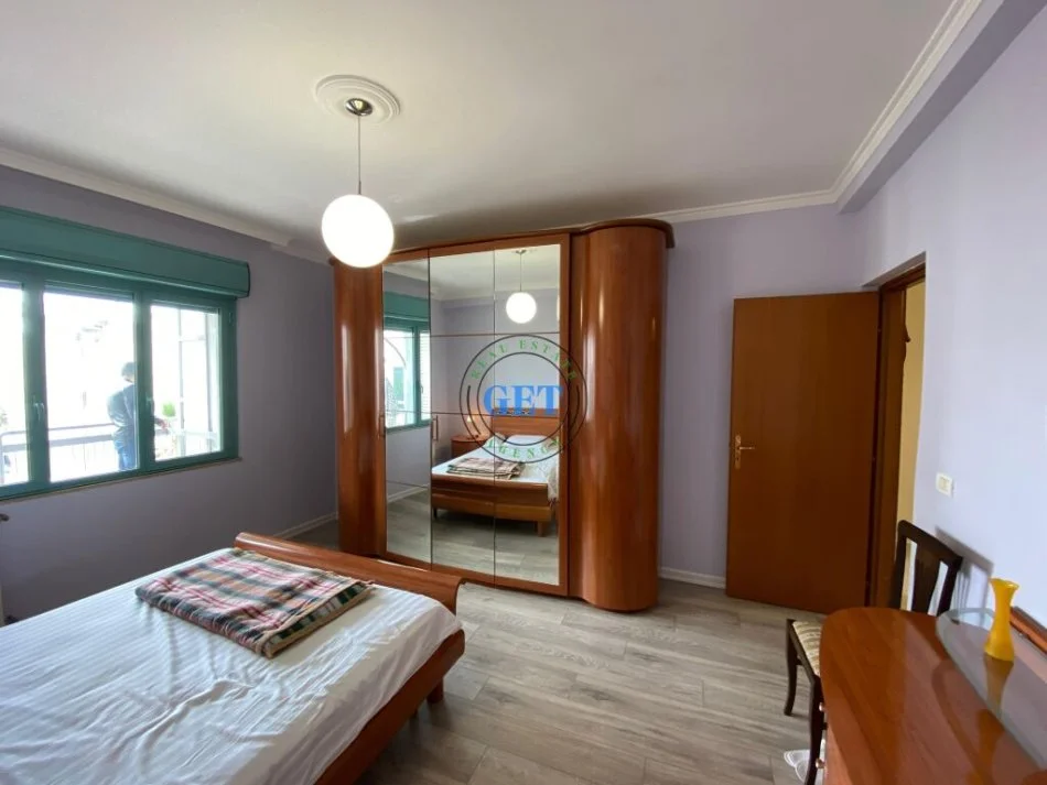 Durres, jepet me qera apartament 1+1 Kati 4, 82 m² 450 € (Ne Vollga, Durrës)