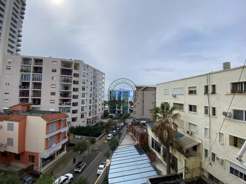 Durres, jepet me qera apartament 1+1 Kati 4, 82 m² 450 € (Ne Vollga, Durrës)