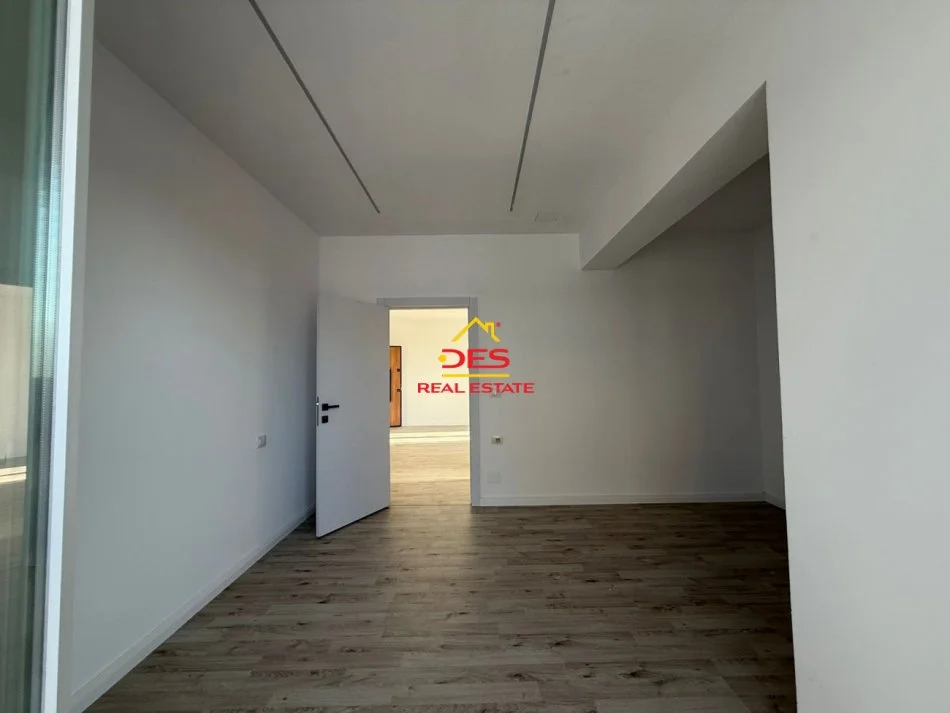 Vlore, shitet apartament 1+1+Ballkon Kati 9, 82 m² 125.000 € (Rruga Dush Strati)