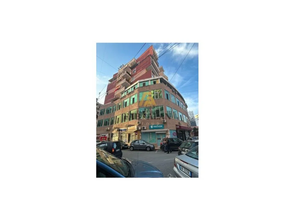 Tirane, jepet me qera apartament 2+1+2 Kati 5, 1.200 m² 1.200 € (9 kateshet)