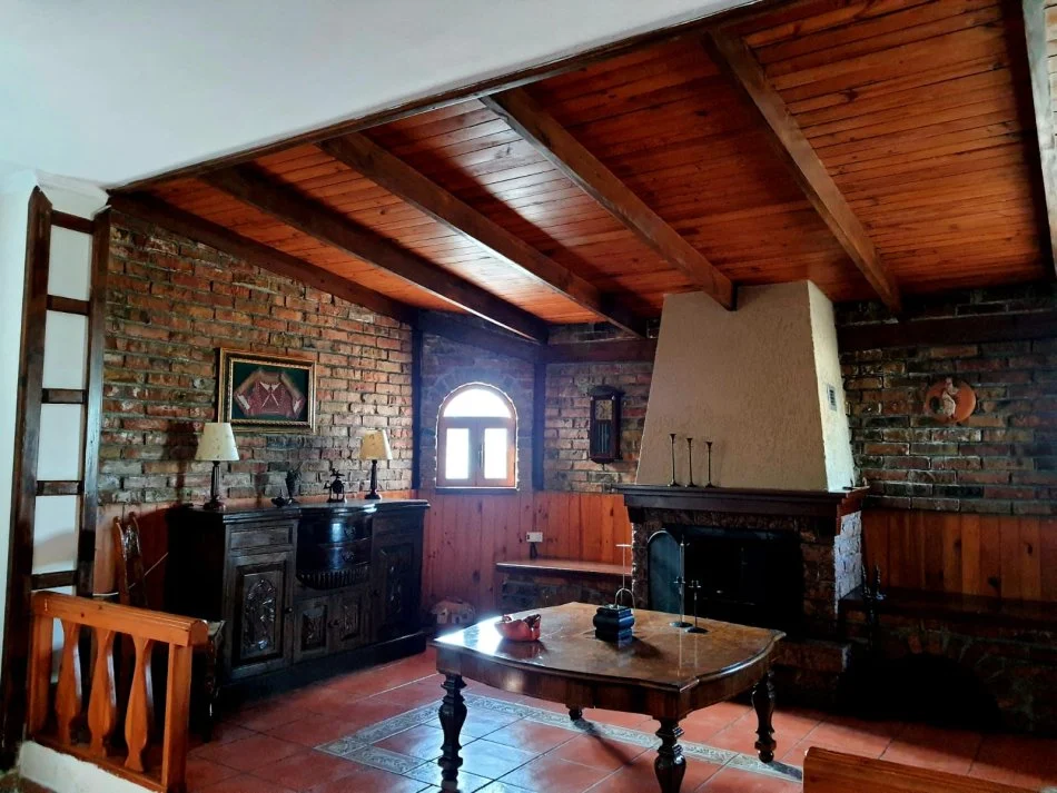 Tirane, jepet me qera apartament+verande | Penthouse 4+1 Kati 11, 252 m² 1.300 € (Shkolla 11 janari)