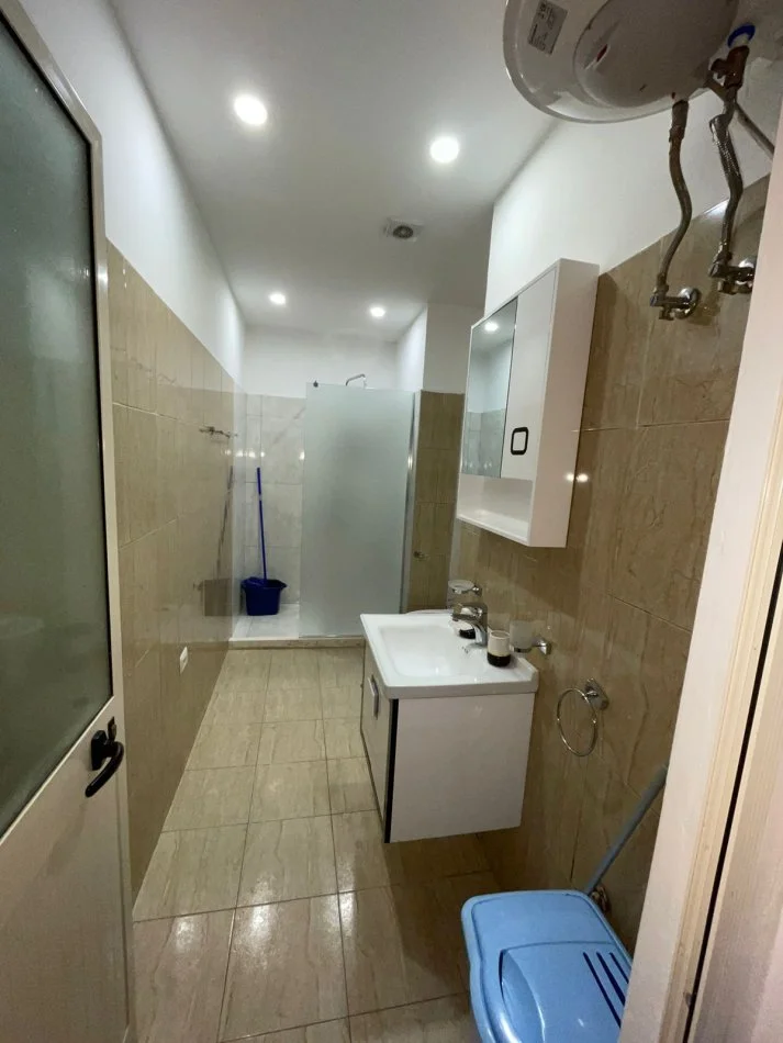 Tirane, jepet me qera apartament 1+1 Kati 1, 65 m² 600 € (9 KATESHET)