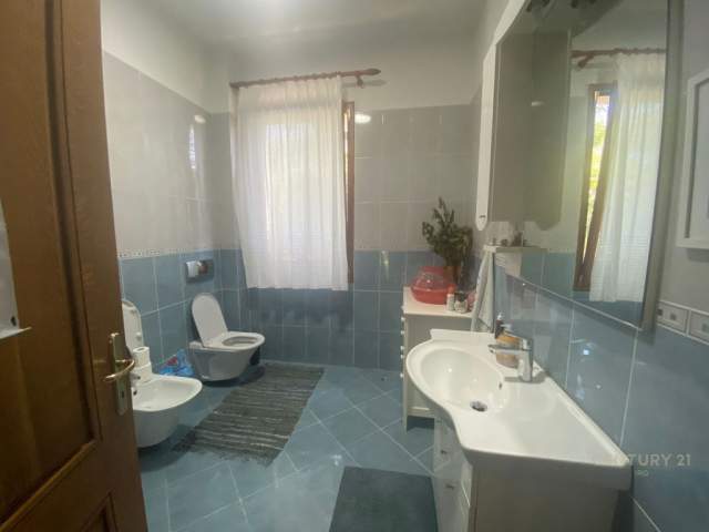 Tirane, ofert Vile 3 Katshe Kati 3, 2.137 m² 5.500 Euro (Prane Liqenit te Farkes Tirana, Albania)